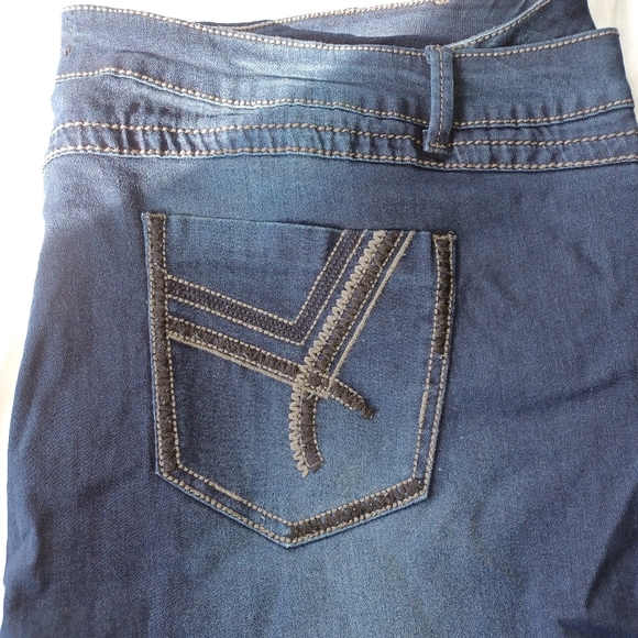 NWT Ashley Stewart Jeans Size 28 with Embroidery - Picture 8 of 10